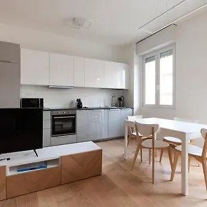 Youhosty - Del Castagno 2 Milano